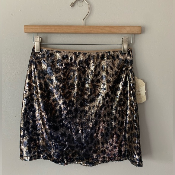 NWT Altar’d State Sequin Leopard Gold Black Mini Skirt Animal Print XS - Picture 1 of 10